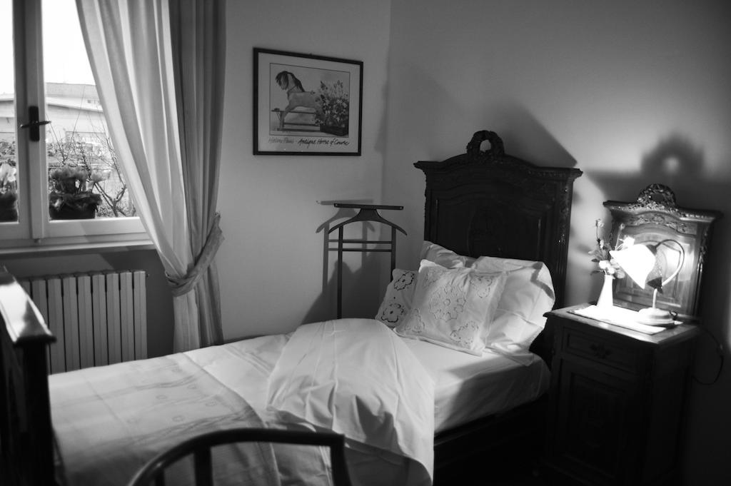 Villa Calcaterra Cameri Room photo